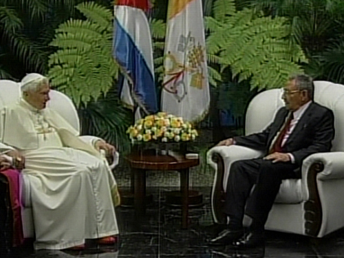 Benedicto XVI y Raúl Castro en el Palacio de la Revolución