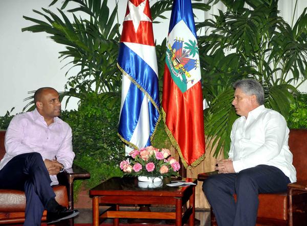 Laurent Lamothe (I) y Miguel Díaz-Canel