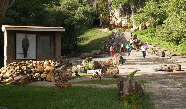 Monumento - tributo a Alberto Delgado Delgado