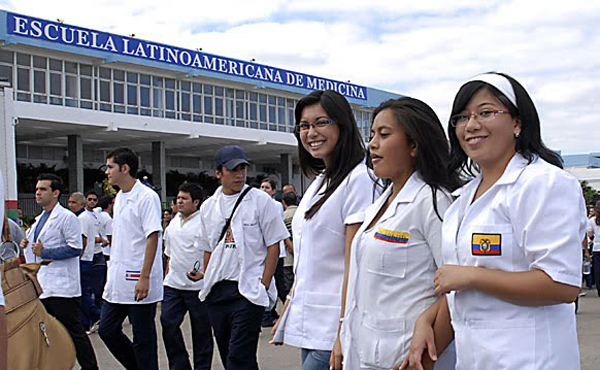 Estudiantes de la ELAM