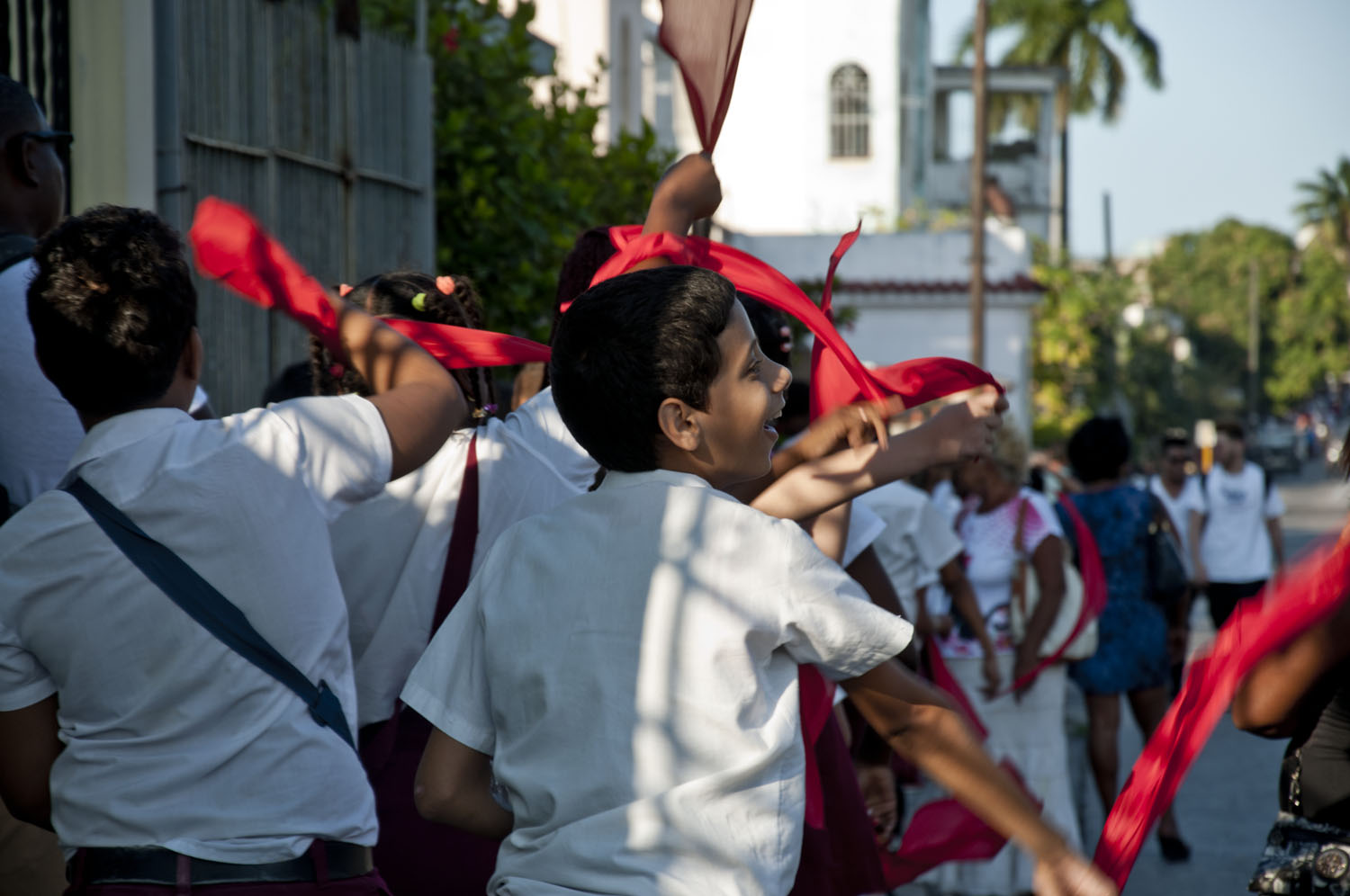 Las calles de La Habana se llenaron de pioneros que recibieron la Caravana de La Libertad.