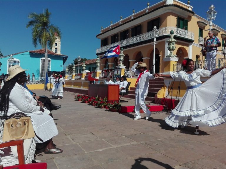 Gala cultural en Trinidad