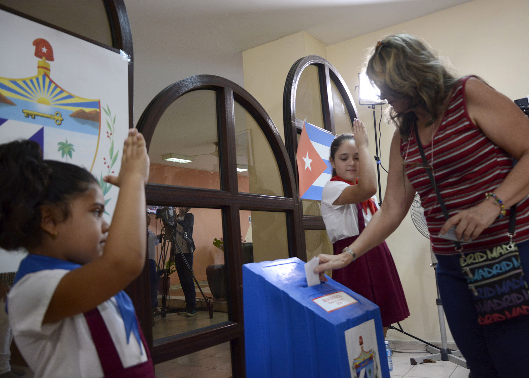 Niños urnas