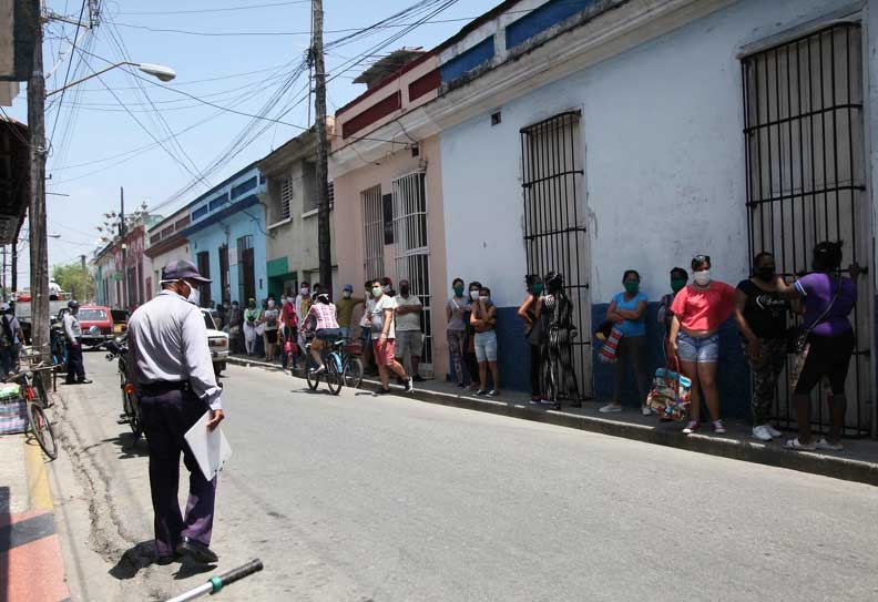 colas en cuba