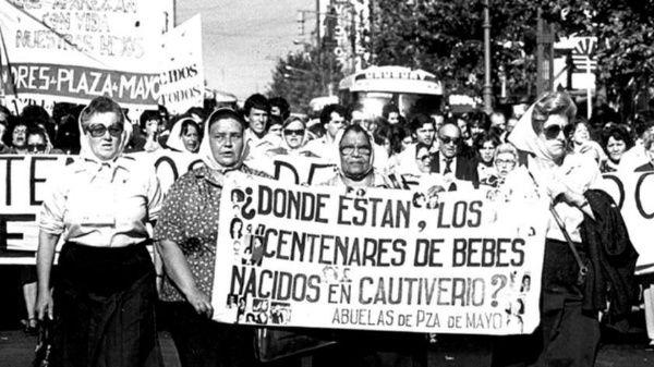 Madres y abuelas-Plaza de mayo