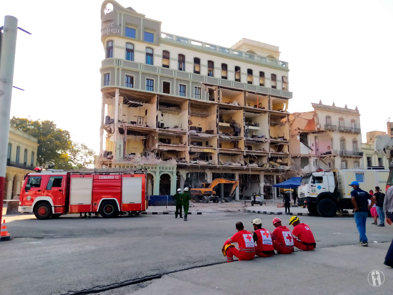 Bomberos fuera del Saratoga