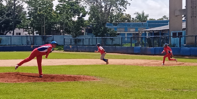 Mujeres-hombres-béisbol