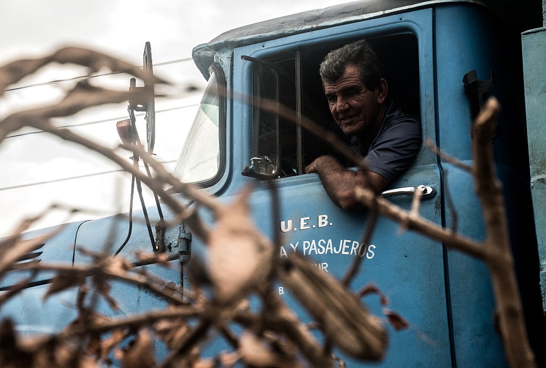 KaraZusia: Conductores y conducidos o el tufo raro de esquirol