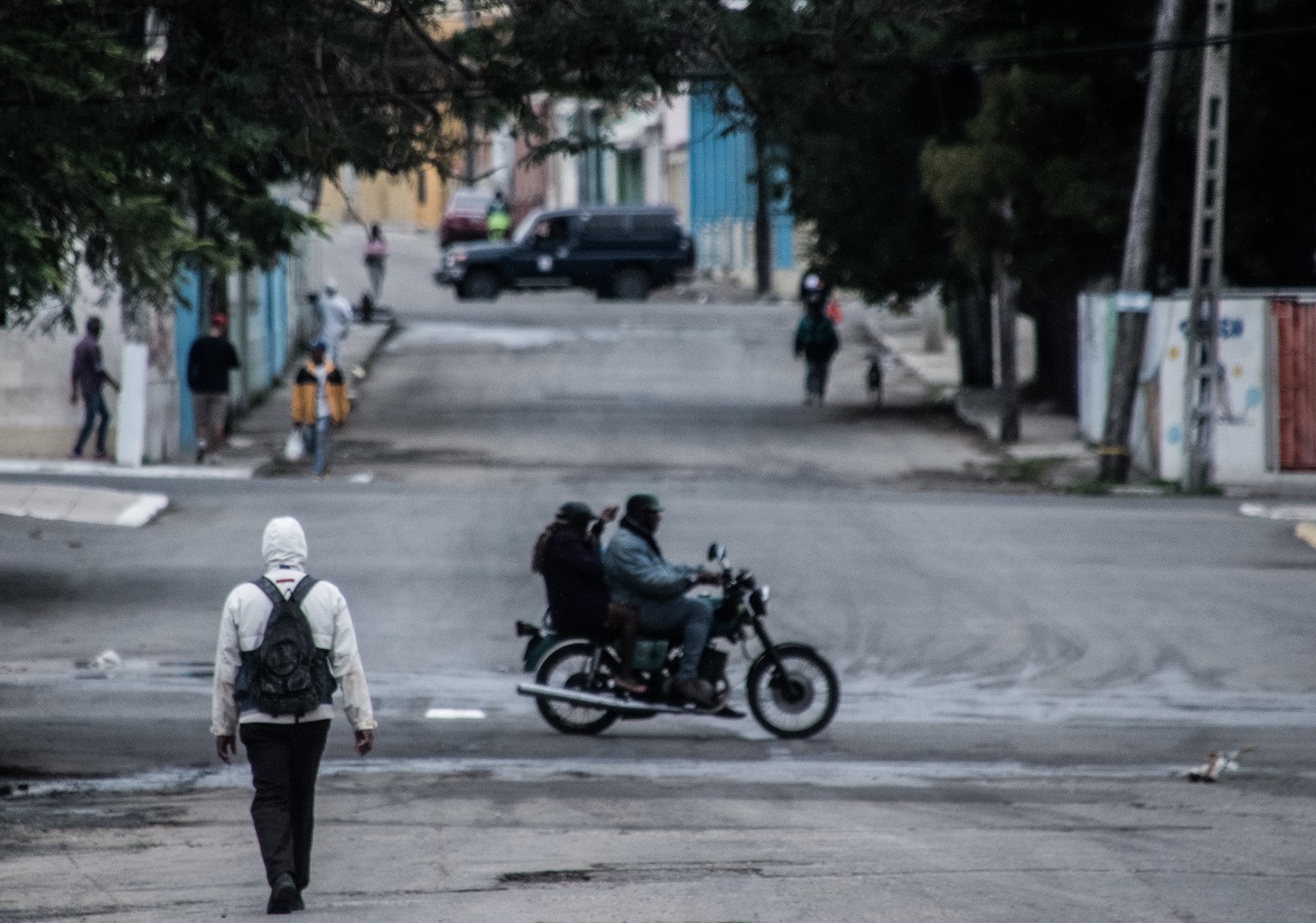 En abrigo por la calle