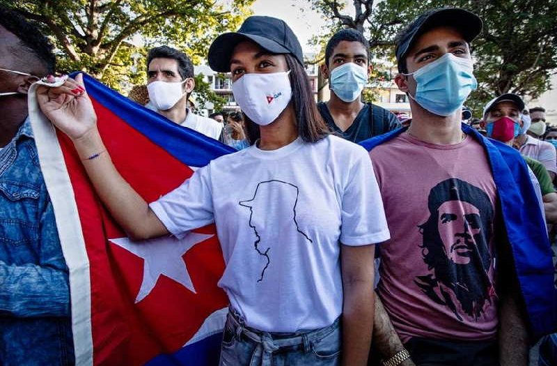 Adolescentes cubanos