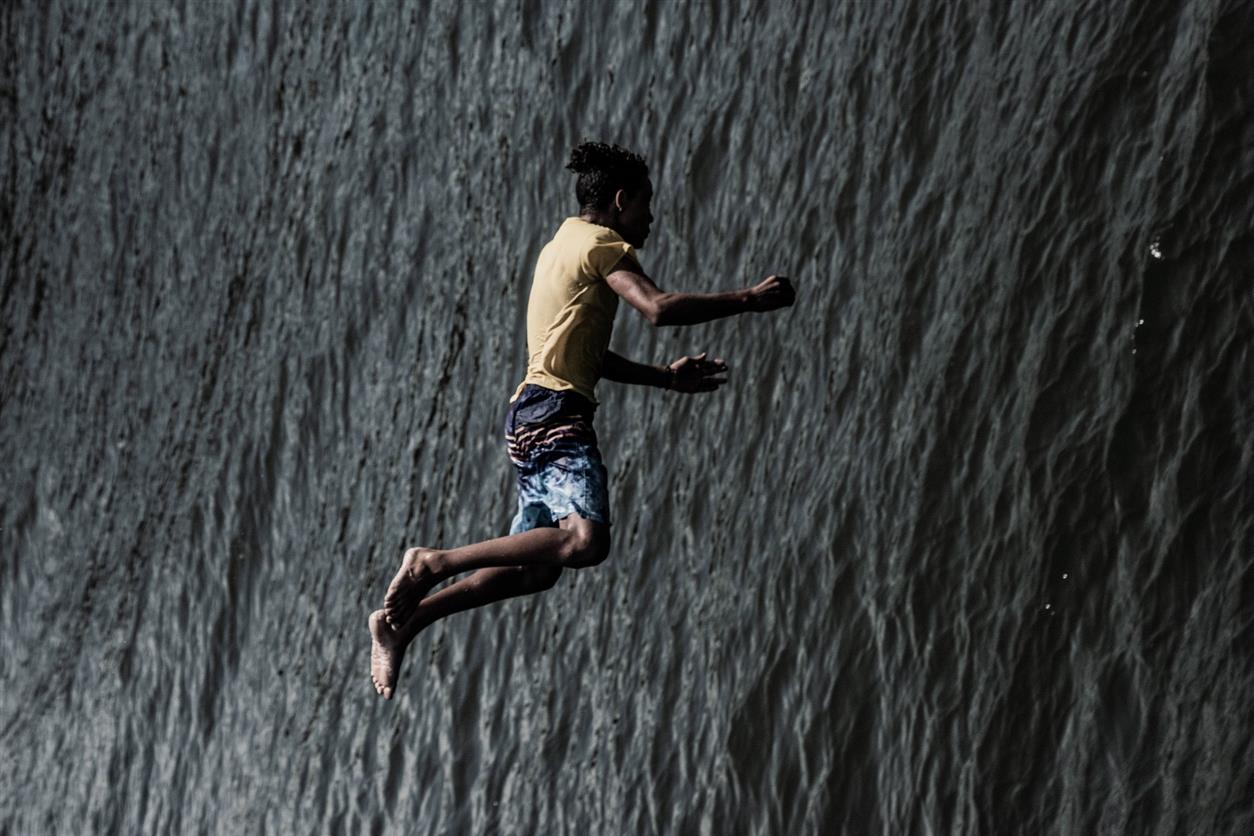 04-Niños en Puente giratorio de Matanzas-Cuba