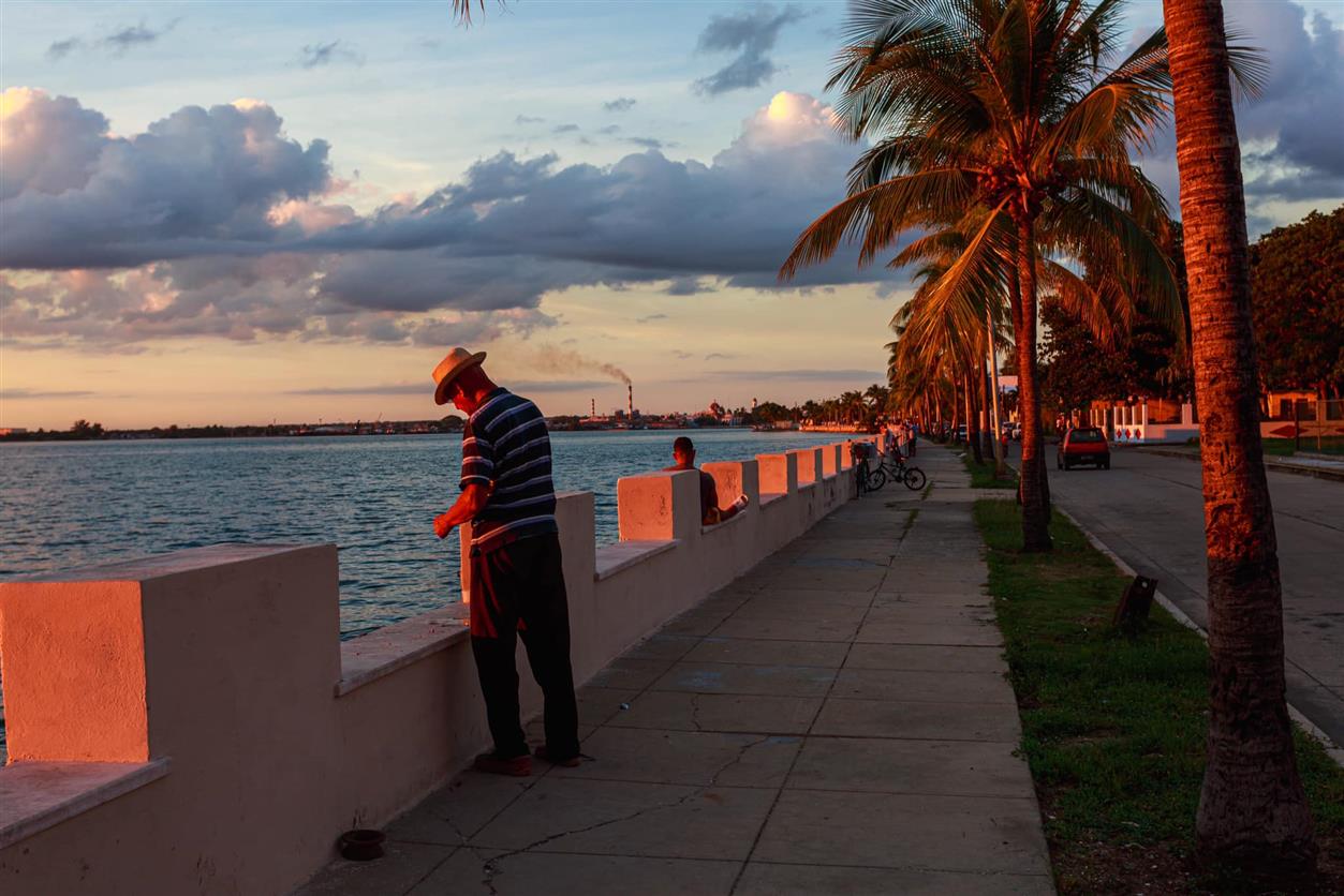 Ciudad de Cienfuegos atardecer