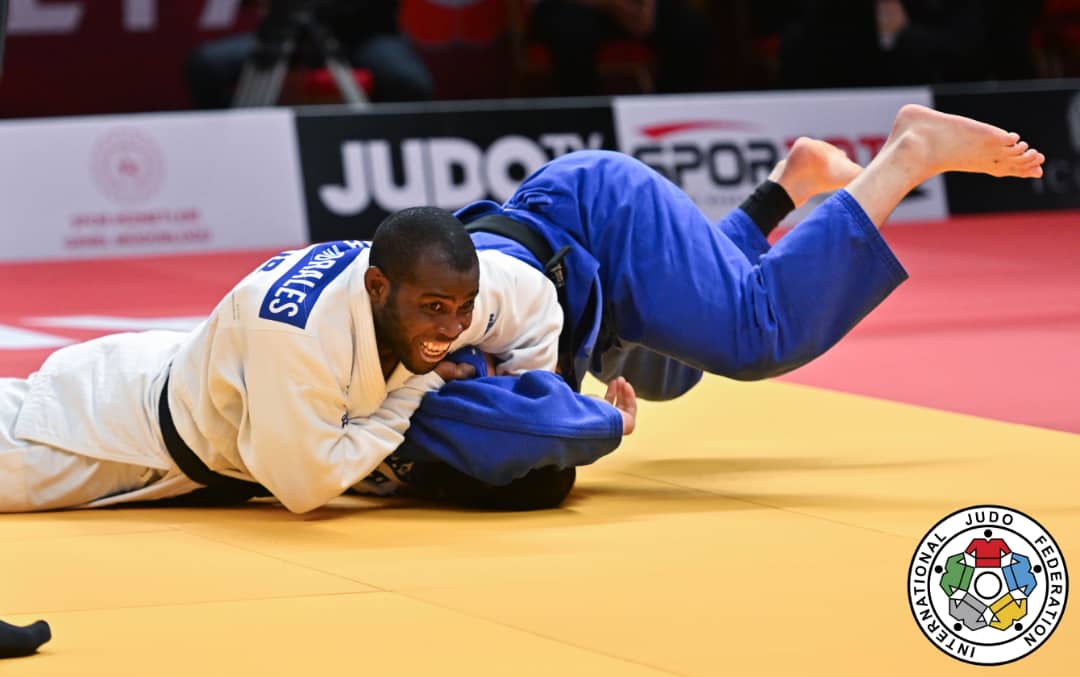 Iván Silva en su pelea decisiva, este domingo, ante el uzbeco 