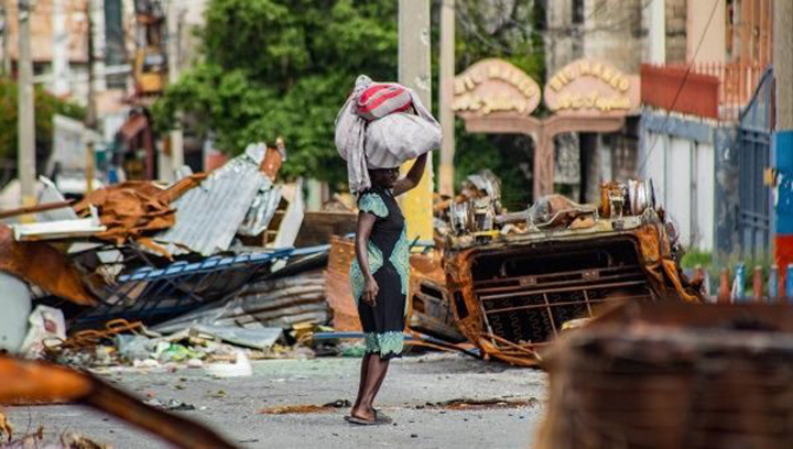 Haitianos huyen de la barbarie