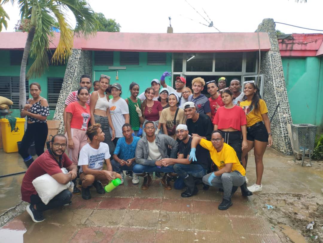 Brigadas 13 de Marzo trabajando en la recuperación de Guantánamo (Cortesía de la FEU UCM Guantánamo)