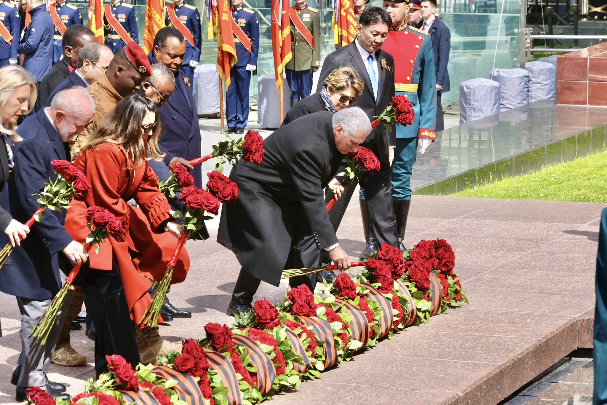 Gran desfile en Rusia conmemora el 80 aniversario de la victoria sobre el nazismo.