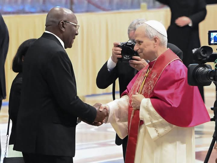 Salvador Valdés Mesa junto al Papa León XIV Salvador Valdés Mesa junto al Papa León XIV