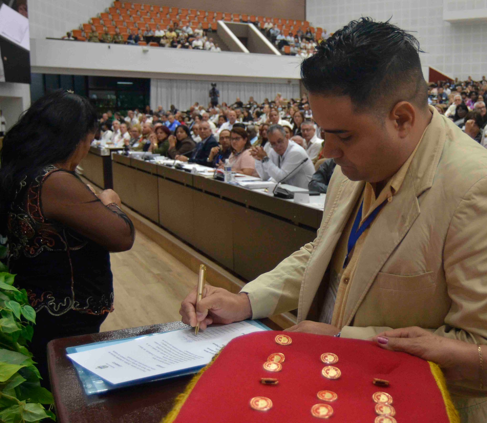 Continuidad de las comisiones a la Asamblea