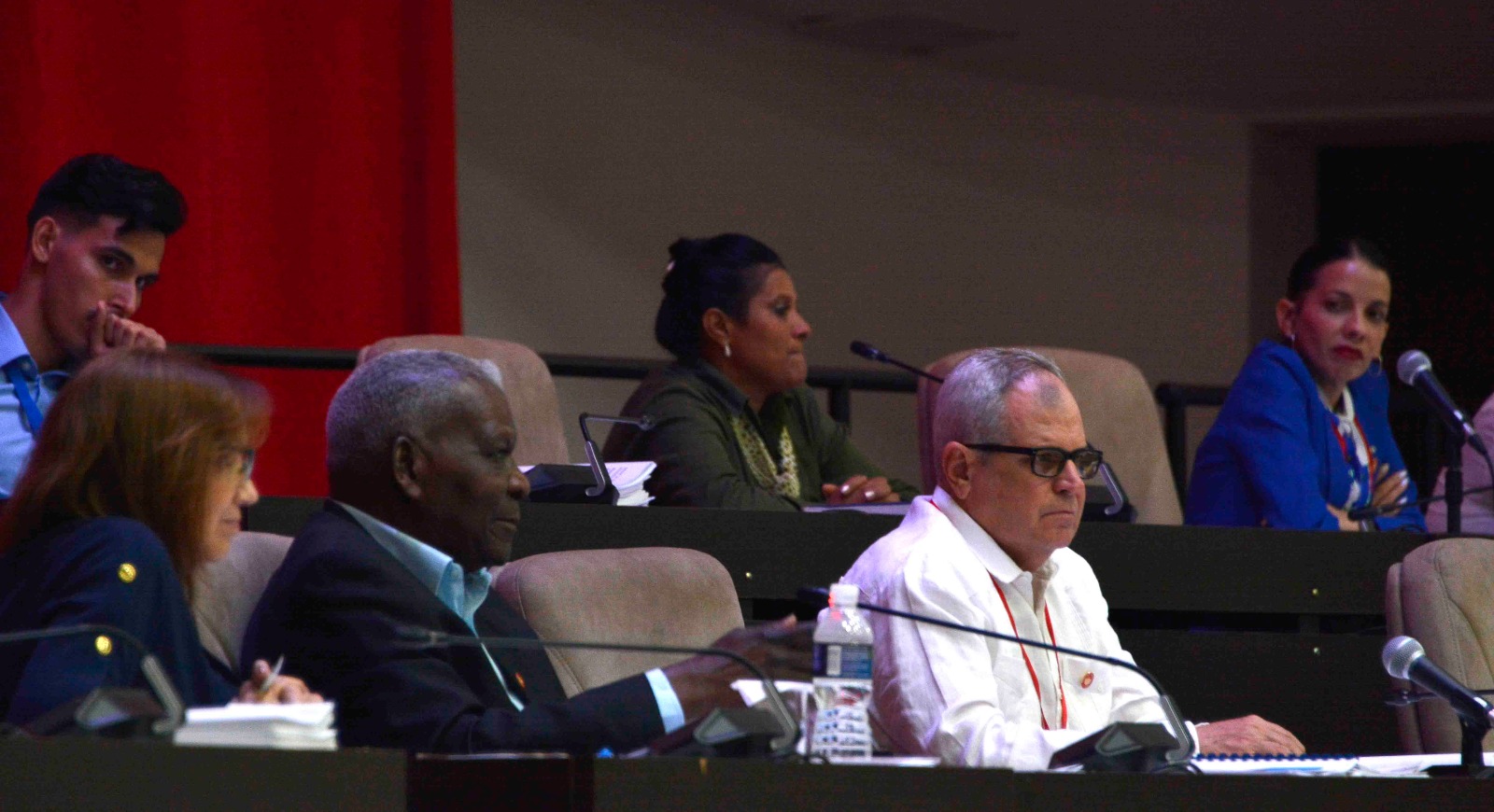 Continuidad de las comisiones a la Asamblea