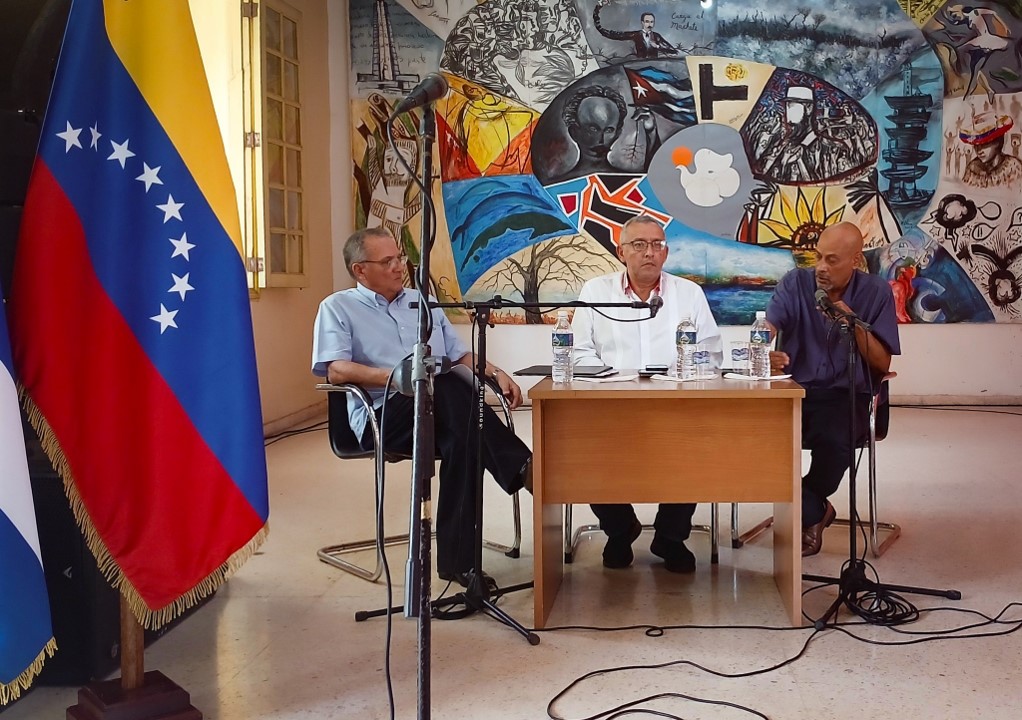 Espacio de Pensamiento: “Venezuela bajo el asedio imperial: riesgos para América Latina y el Caribe como zona de paz”. Foto: Tomada de Casa Alba Habana / Facebook