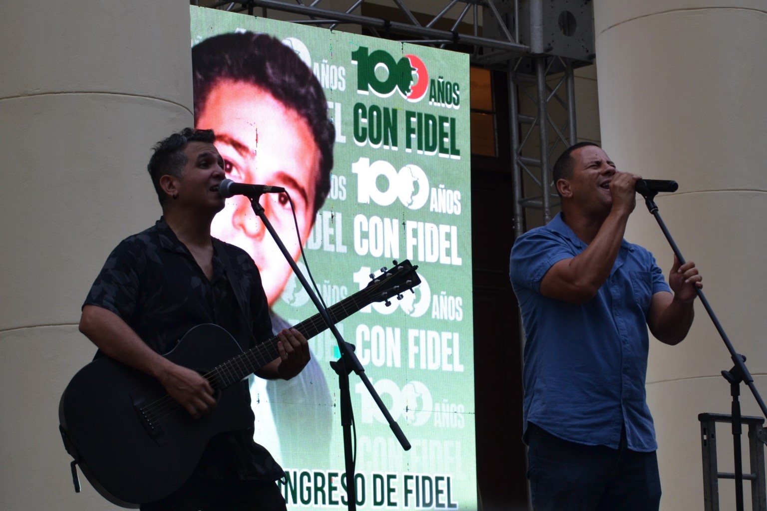 Jóvenes de Cuba recordaron el ingreso de Fidel a la Universidad de La Habana en la carrera de Derecho. Fotos: Sheila Moten / Cubahora