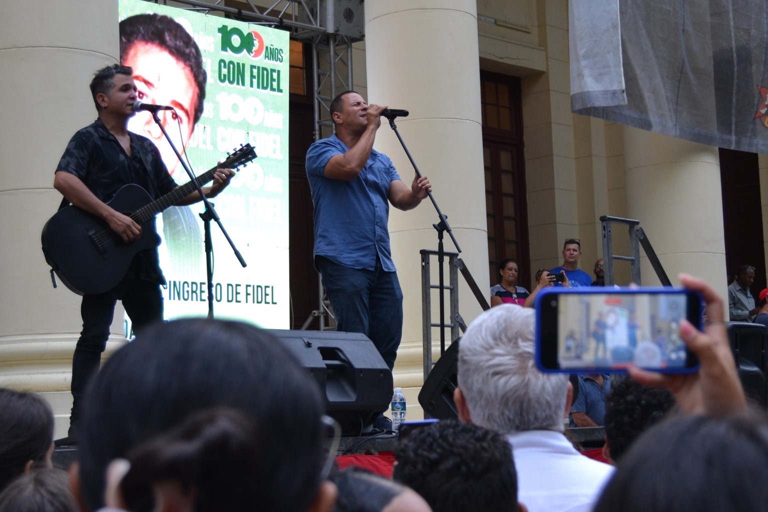 Jóvenes de Cuba recordaron el ingreso de Fidel a la Universidad de La Habana en la carrera de Derecho. Fotos: Sheila Moten / Cubahora