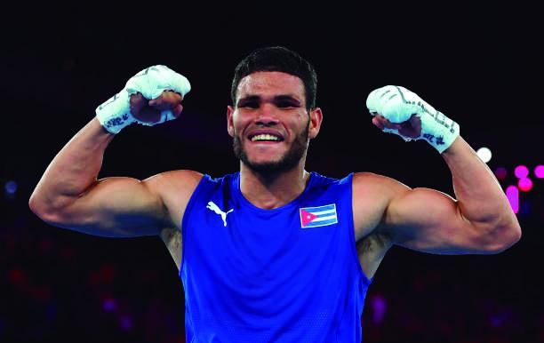 El campeón olímpico Erislandy Álvarez se medirá hoy al iraní Ali Habibinezhad en busca de bronce. Foto: IBA