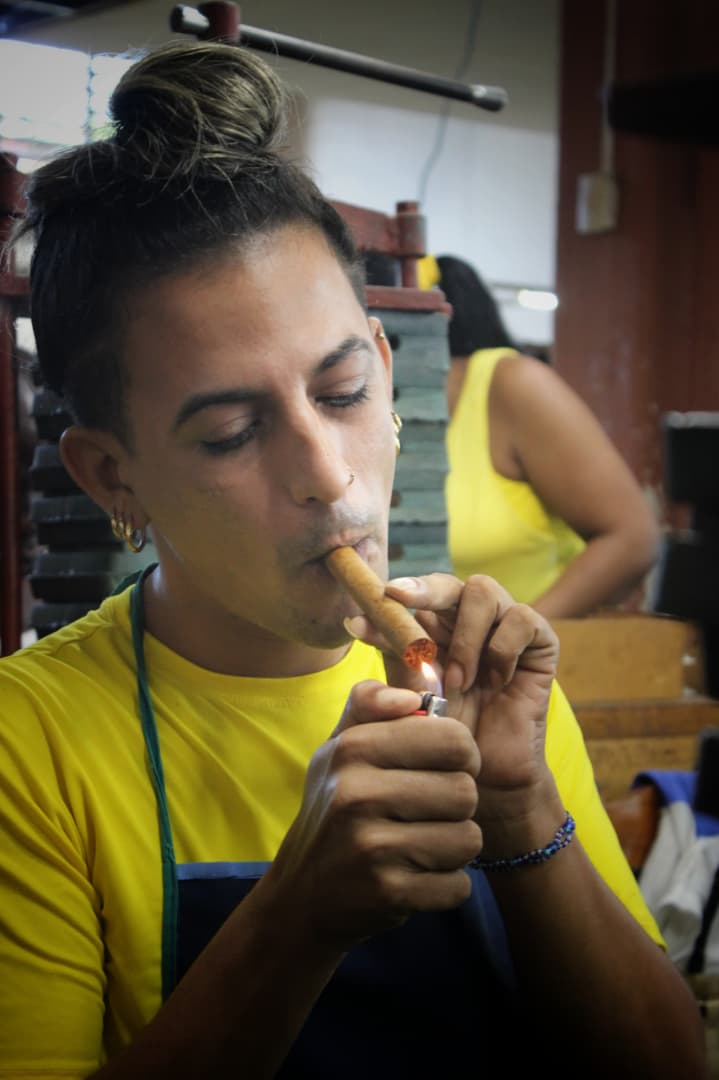 Astros que se deshacen como volutas de humo