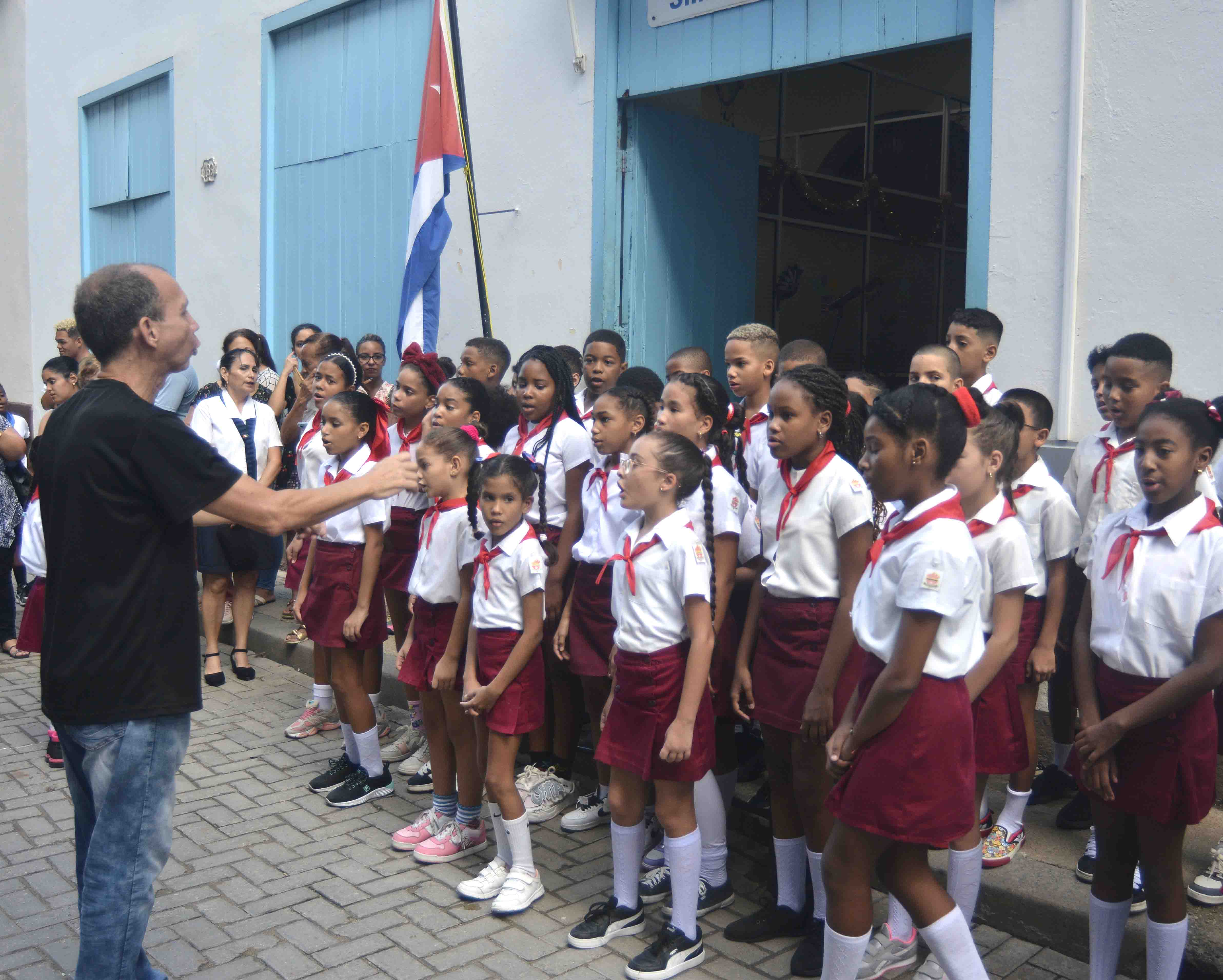 Alumnos de primer grado se convierten en pioneros