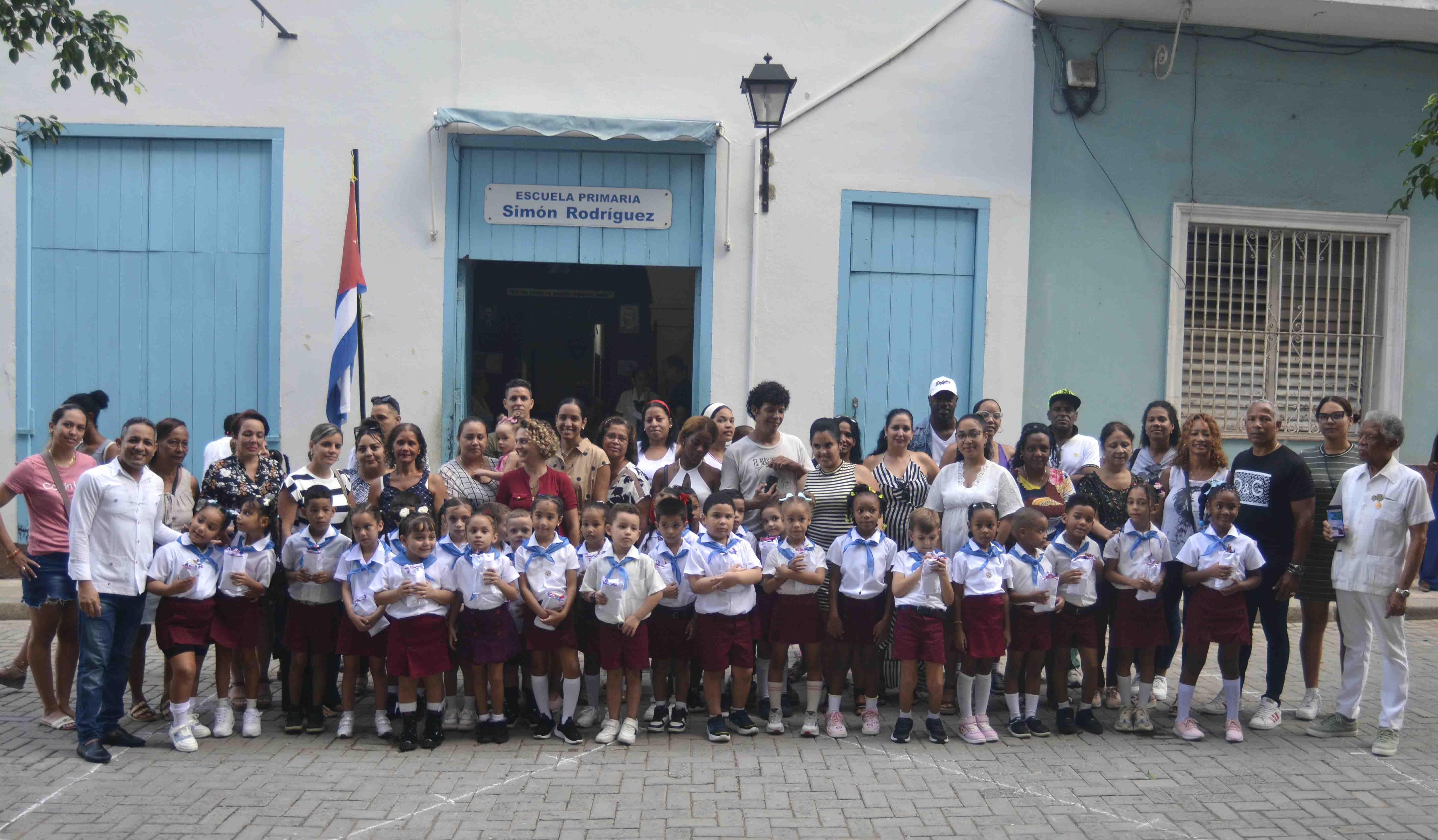 Alumnos de primer grado se convierten en pioneros