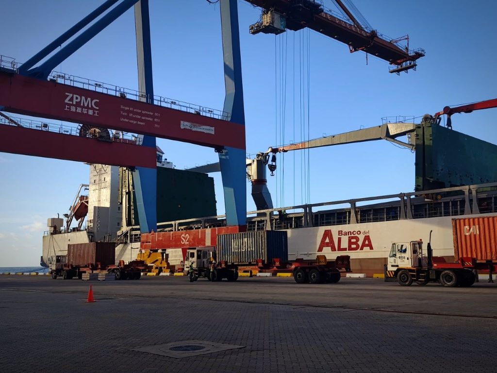 Venezuela envía a Cuba otro embarque con cinco mil toneladas de ayuda. Foto: Tomada de Cubaminrex